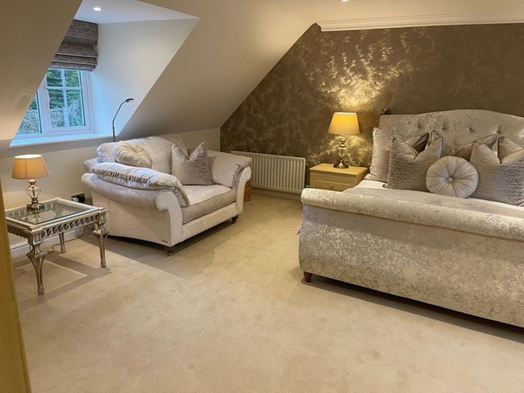 BEDROOM- click for photo gallery